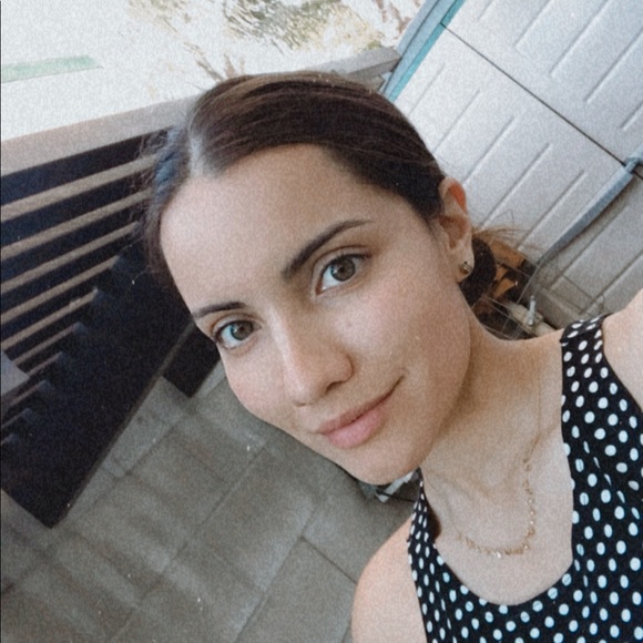 Meet your Posher, Daniela - Picture 3 of 4